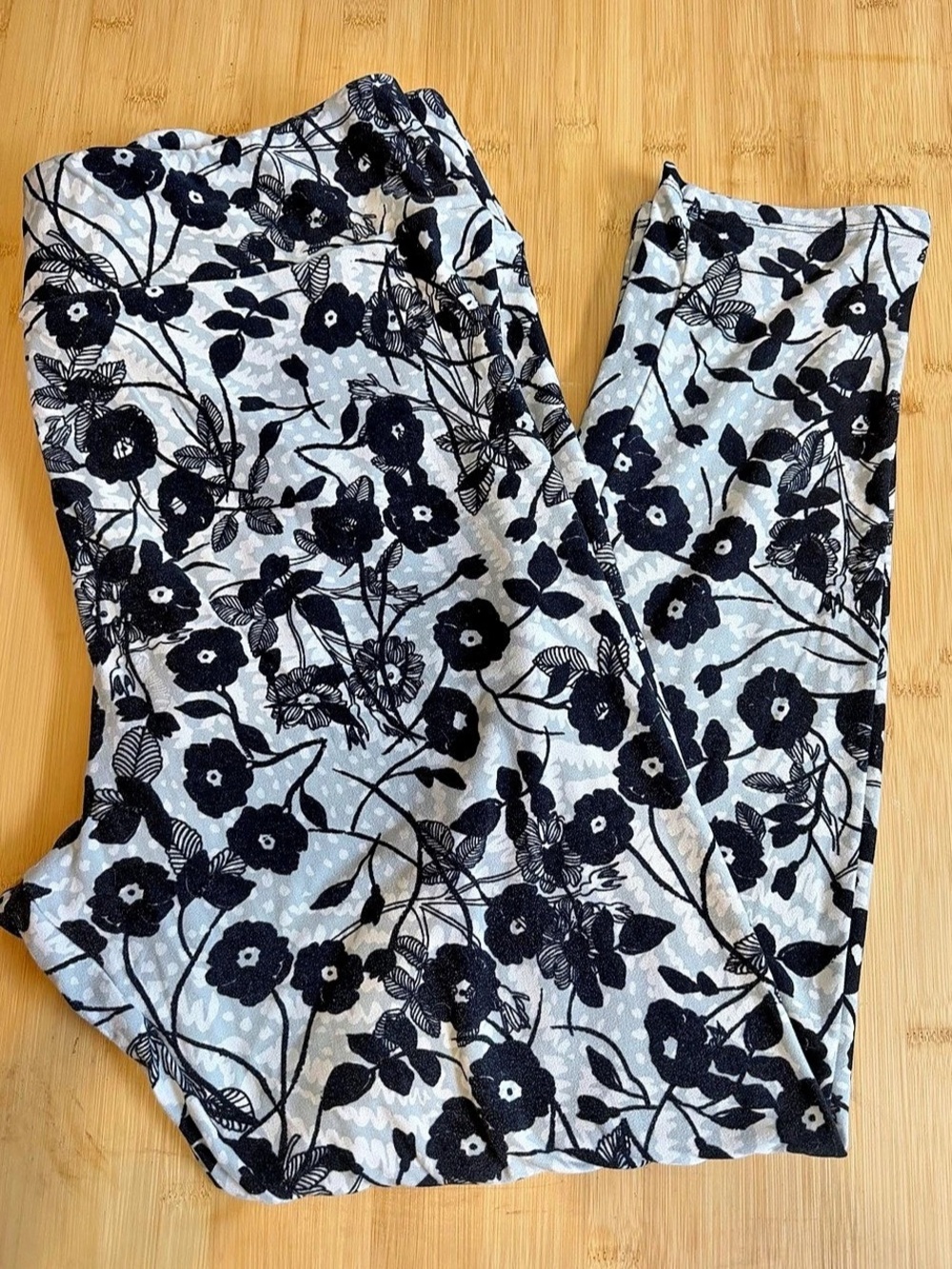 LuLaRoe Floral Print Leggings in Gray & Black